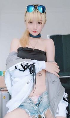 善良的邻居的妻子