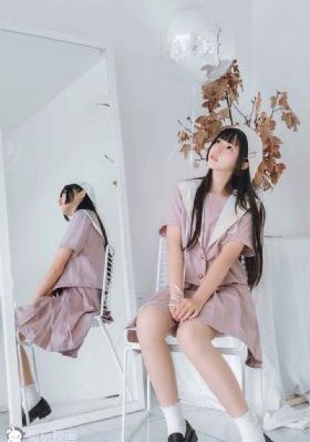 几个老爷弄一个丫头的说说心情